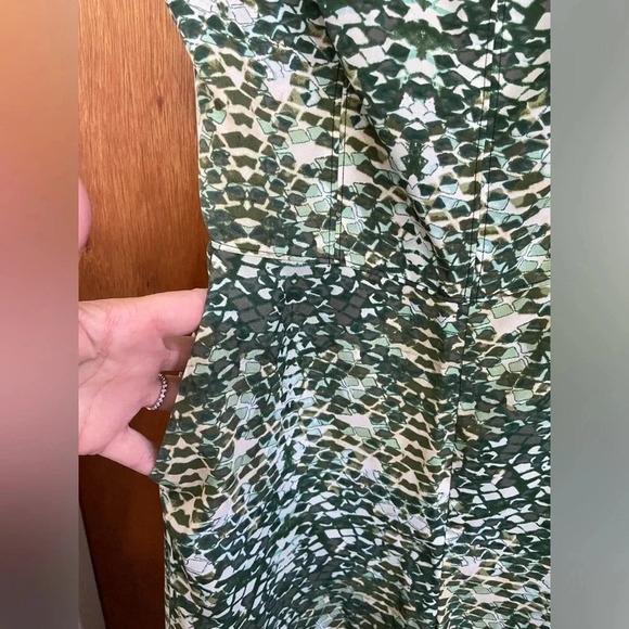 Guess Women's Sz 2 Green Snake Tank Cropped Jumpsuit Wide Leg Open Back Vacation - Picture 5 of 15